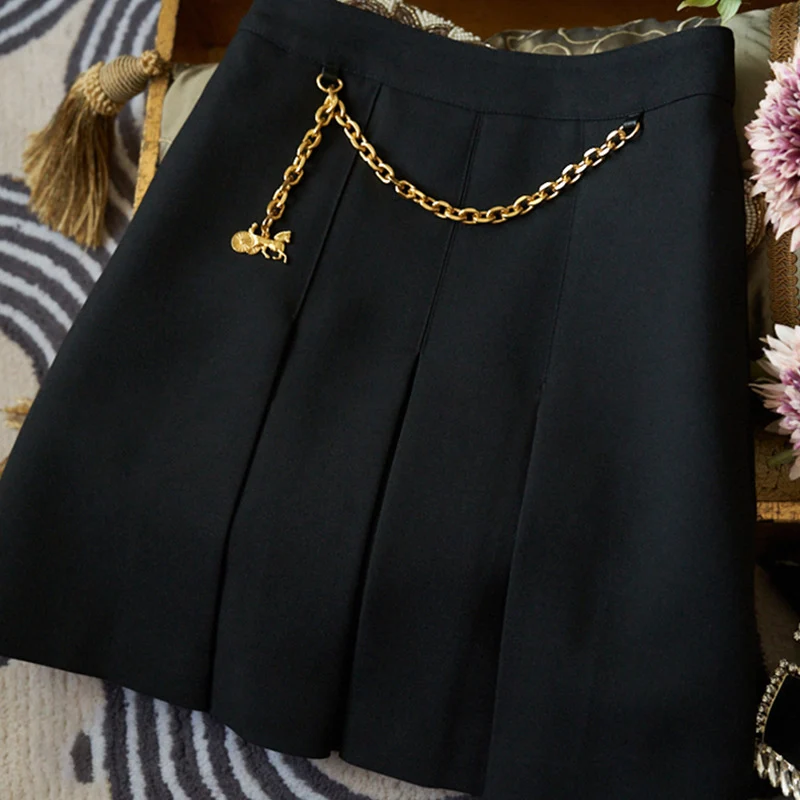 Damen Eleganter Faltenrock mit Kette Nord Taschen