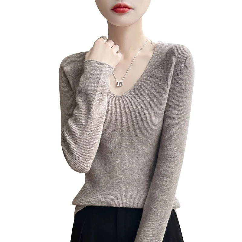 Damen Schmal geschnittener V‑Ausschnitt-Feinstrickpullover mit feiner Rippenstruktur und weicher Haptik Nord Taschen