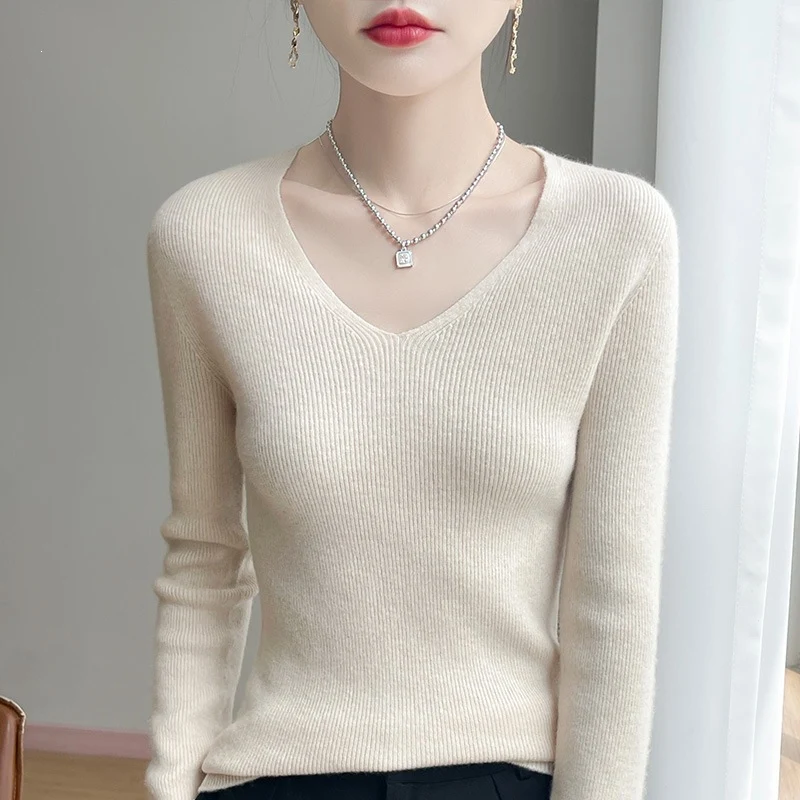 Damen Schmal geschnittener V‑Ausschnitt-Feinstrickpullover mit feiner Rippenstruktur und weicher Haptik Nord Taschen