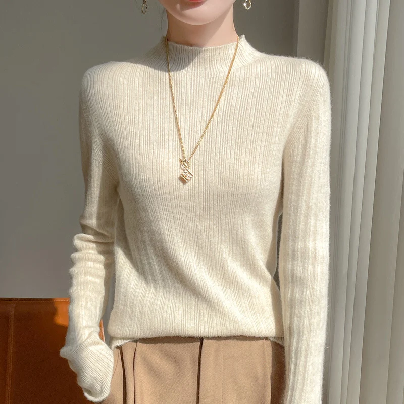 Damen Schmal geschnittener Feinstrick-Pullover mit kurzem Stehkragen und feiner Rippenstruktur Nord Taschen