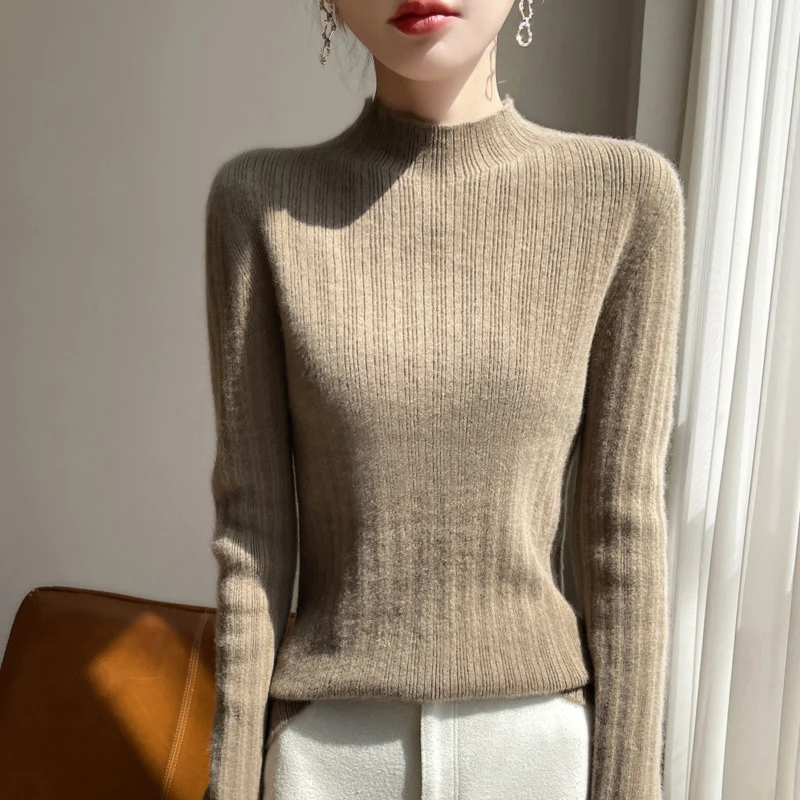 Damen Schmal geschnittener Feinstrick-Pullover mit kurzem Stehkragen und feiner Rippenstruktur Nord Taschen