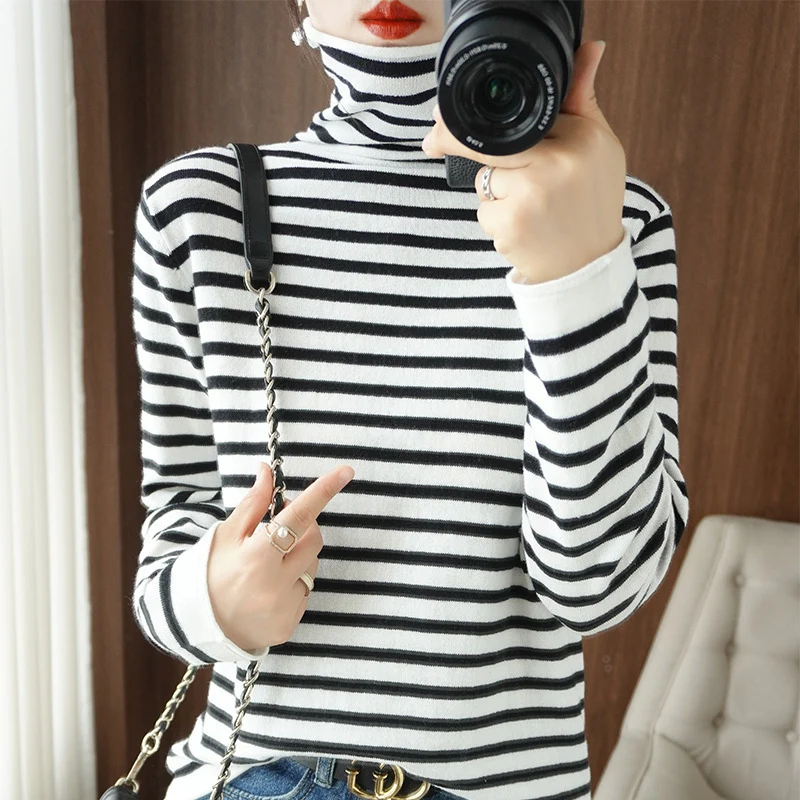 Damen Maritimer Feinstrick-Turtleneck mit feinem Streifenmuster und schlanker Passform Nord Taschen