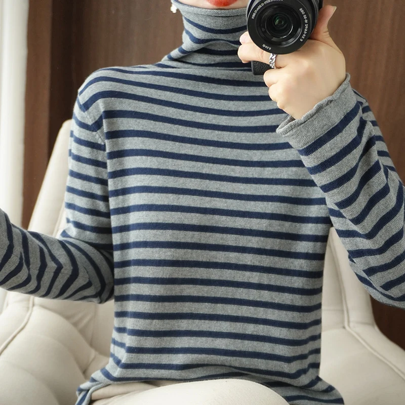 Damen Maritimer Feinstrick-Turtleneck mit feinem Streifenmuster und schlanker Passform Nord Taschen