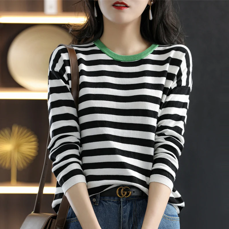 Damen Maritim-inspiriertes gestreiftes Feinstrick-Shirt mit weitem Boot-Ausschnitt und Kontrastkante Nord Taschen