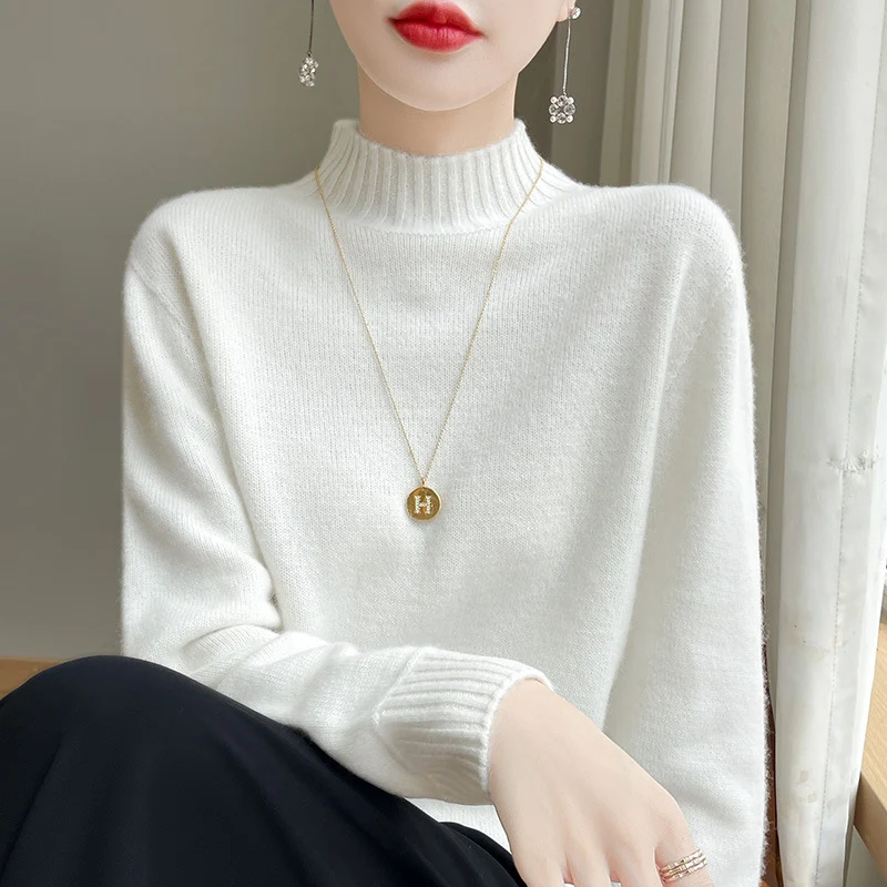Damen Luxusweicher Midweight-Mockneckpullover aus Angora‑Optik mit feiner Rippe und entspannter Silhouette Nord Taschen