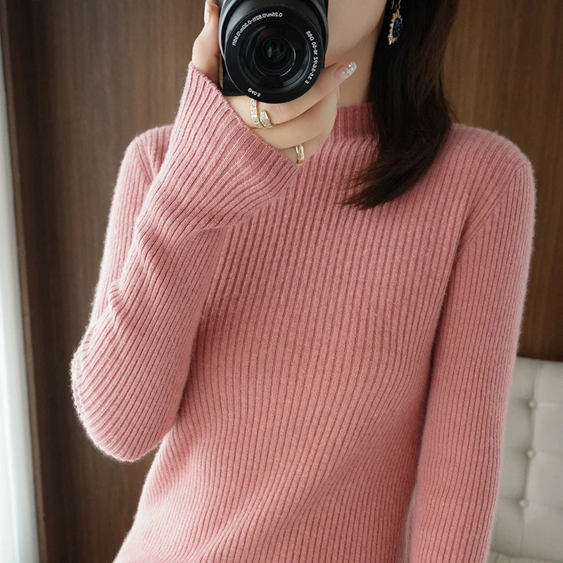 Damen Luxus-Feinstrickpullover mit schmaler Rippenstruktur und kurzem Stehkragen Nord Taschen