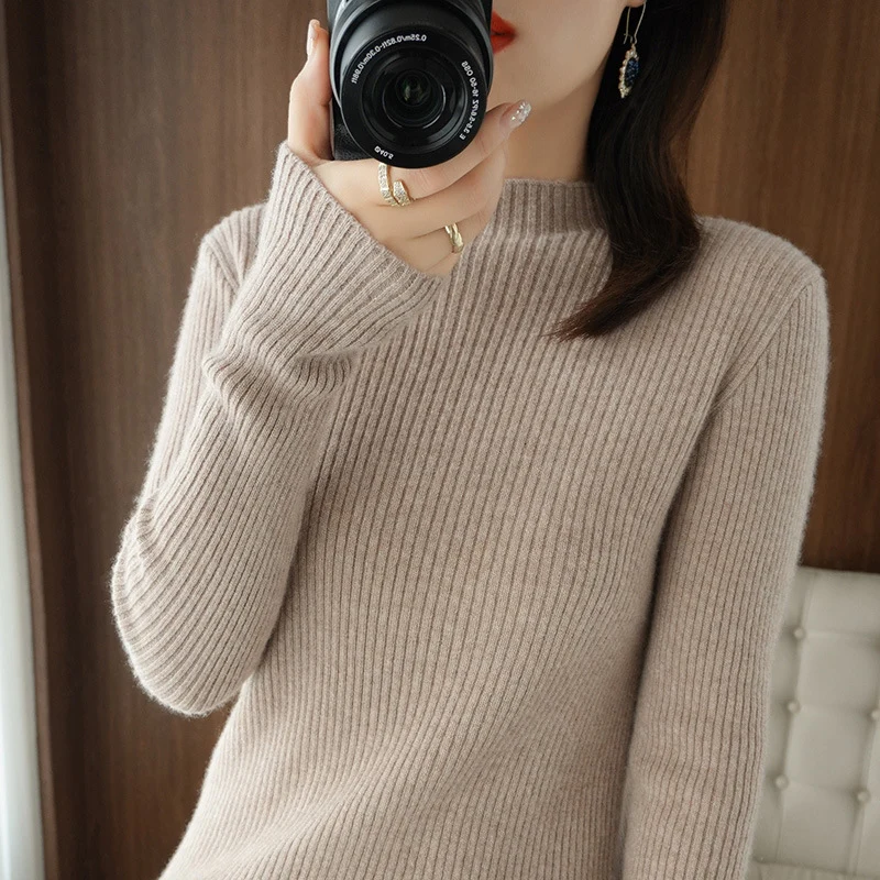 Damen Luxus-Feinstrickpullover mit schmaler Rippenstruktur und kurzem Stehkragen Nord Taschen