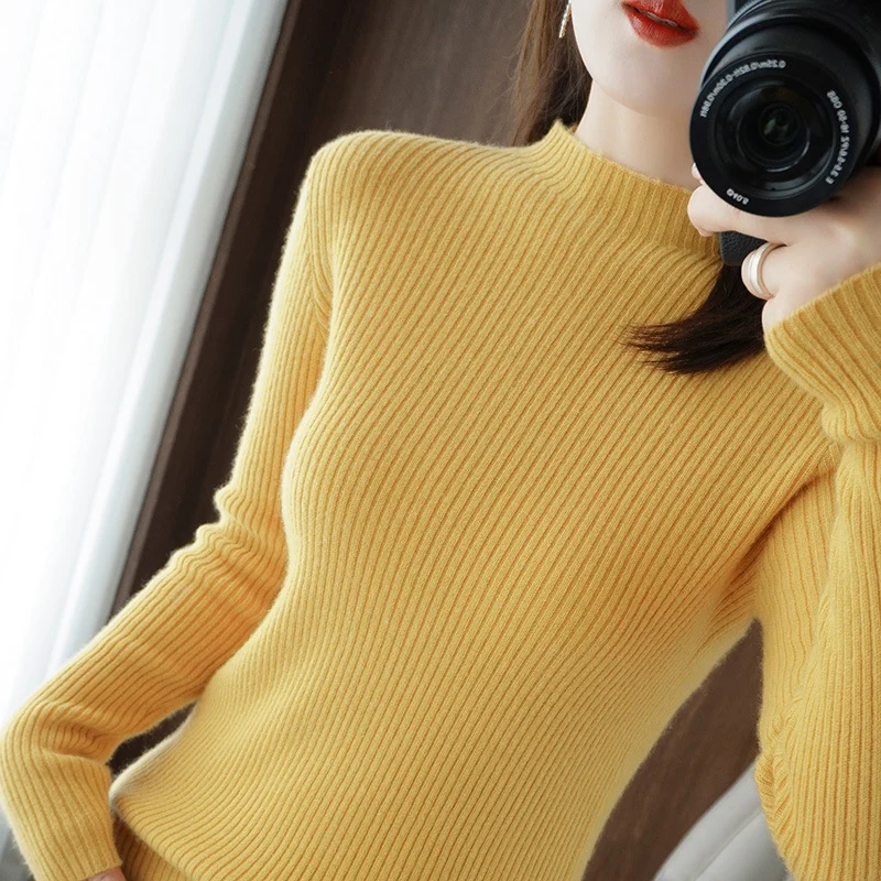 Damen Luxus-Feinstrickpullover mit schmaler Rippenstruktur und kurzem Stehkragen Nord Taschen
