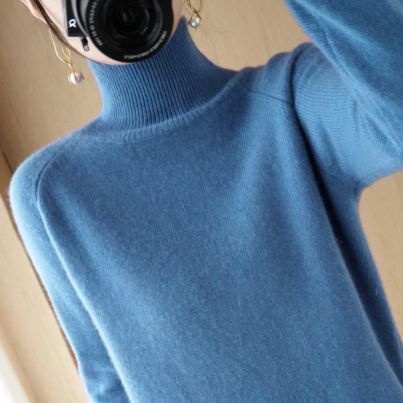 Damen Luxus-Feinstrick-Rollkragenpullover mit Daumenlochbündchen und femininer Schulterpasse Nord Taschen