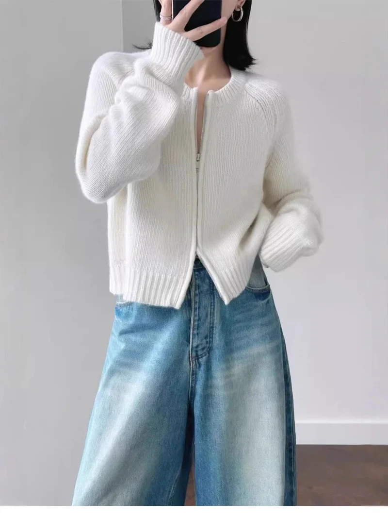 Damen Kurzjacke aus softem Feinstrick mit durchgehendem Reißverschluss und geripptem Saum Nord Taschen