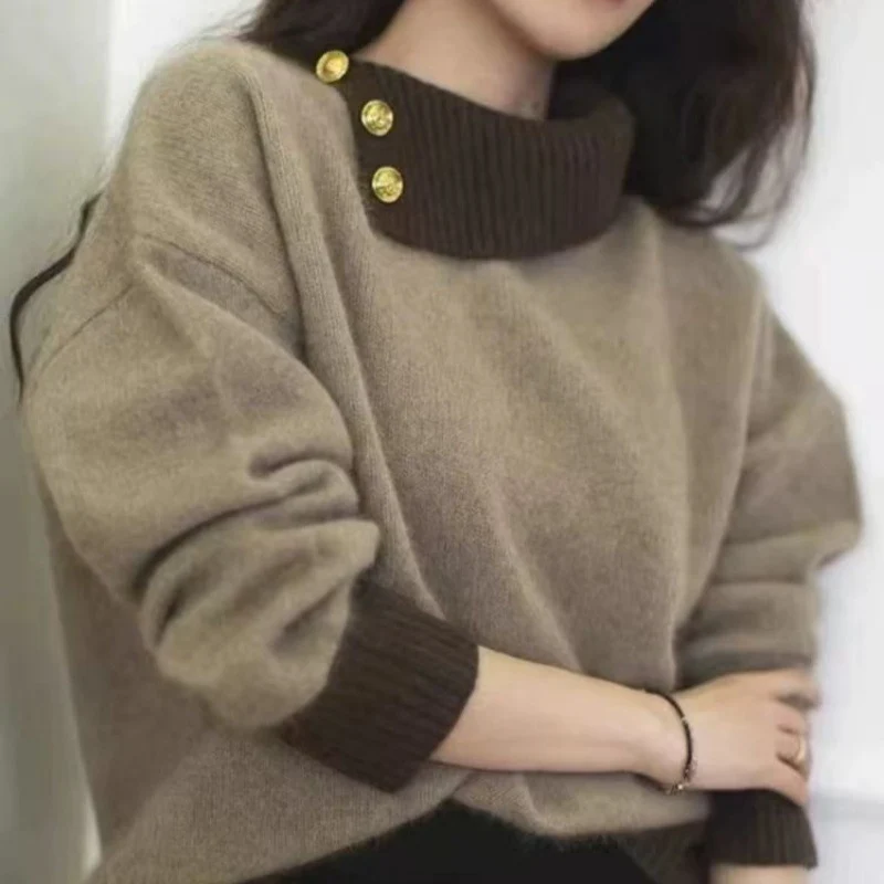 Damen Kurzgeschnitteter Pullover mit asymmetrischem Knopf‑Mockneck und Ballonärmeln Nord Taschen