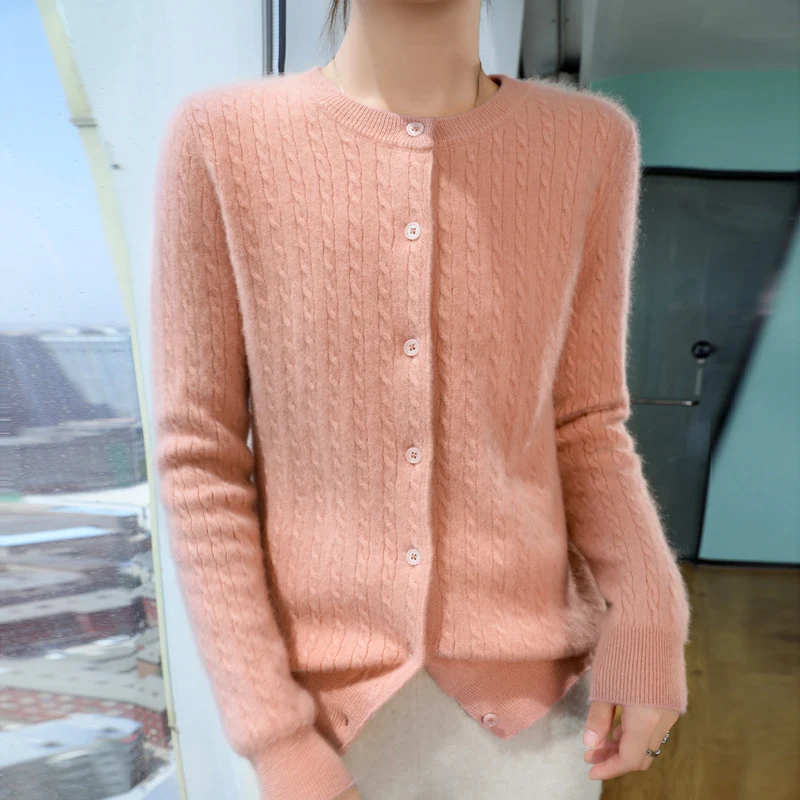 Damen Kurzgeschnitteter Feinstrick-Cardigan mit dezenter Struktur und Rundhalsausschnitt Nord Taschen