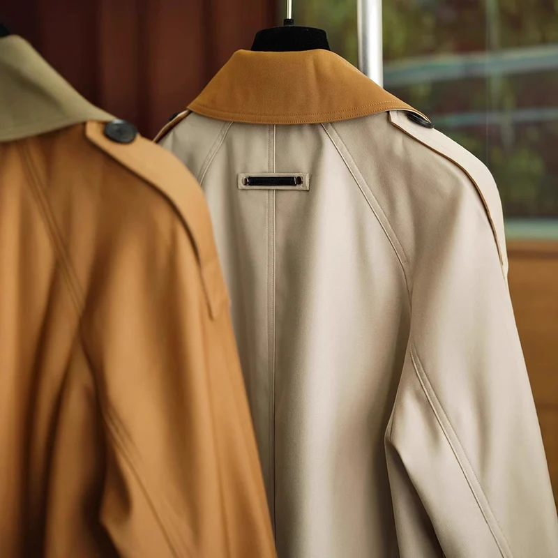 Damen Elegant geschnittene Trenchjacke mit Taillengürtel Nord Taschen