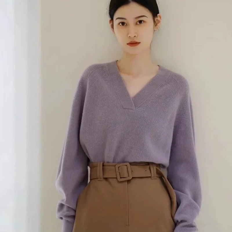 Damen Lockerer V‑Ausschnitt-Pullover aus feinem Rippenstrick mit überschnittener Schulter Nord Taschen