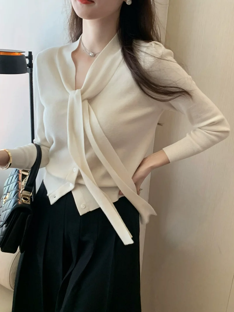 Damen Elegante und stilvolle Bluse mit Schleifendetail Nord Taschen