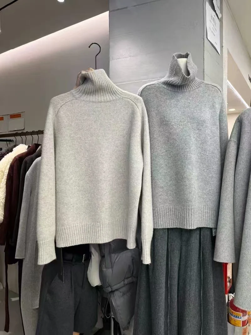 Damen Rollkragenpullover aus feinem Wollmix mit geradem Schnitt und breitem Rippkragen Nord Taschen
