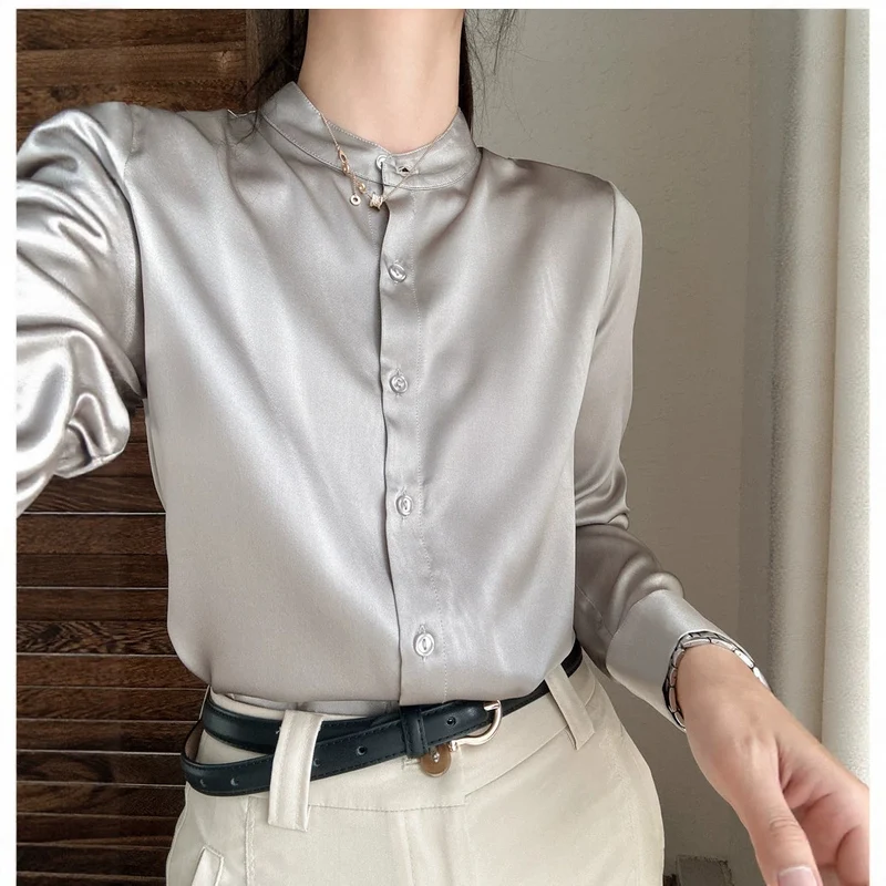 Damen Elegante satinierte Bluse mit knöpfbarem Ausschnitt Nord Taschen