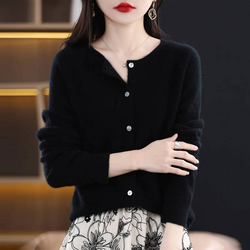 Damen Kurzgeschnittener Cardigan in Mohair‑Optik mit Rundhalsausschnitt und Perlmuttknöpfen Nord Taschen