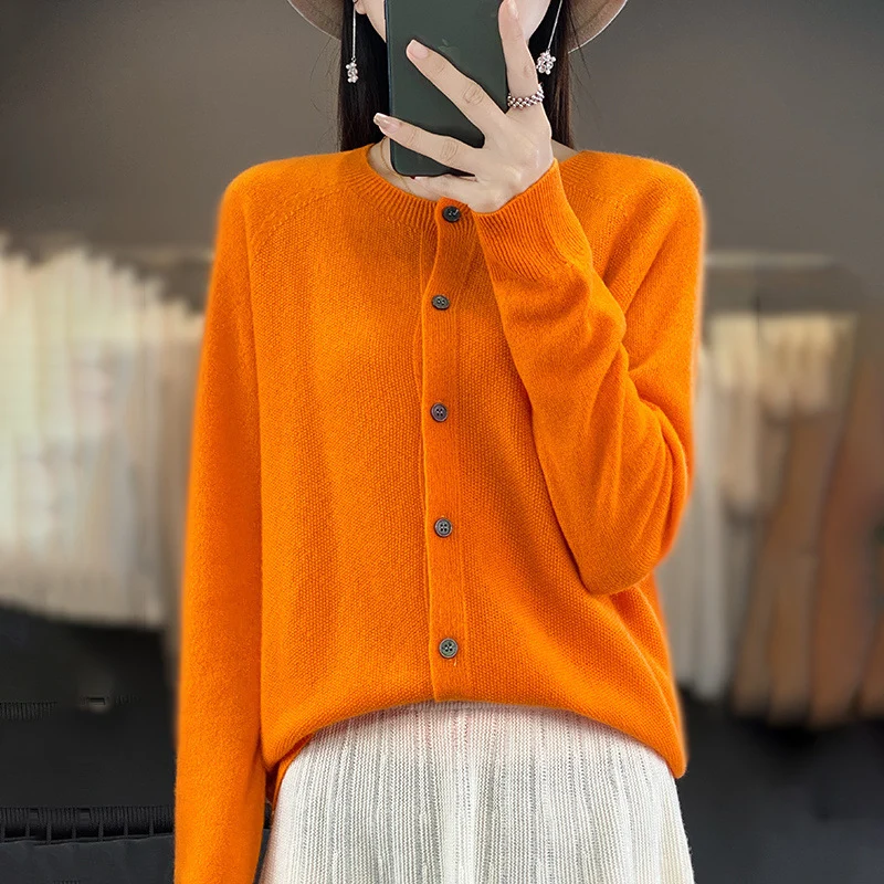 Damen Kurzgeschnittener Cardigan in Mohair‑Optik mit Rundhalsausschnitt und Perlmuttknöpfen Nord Taschen
