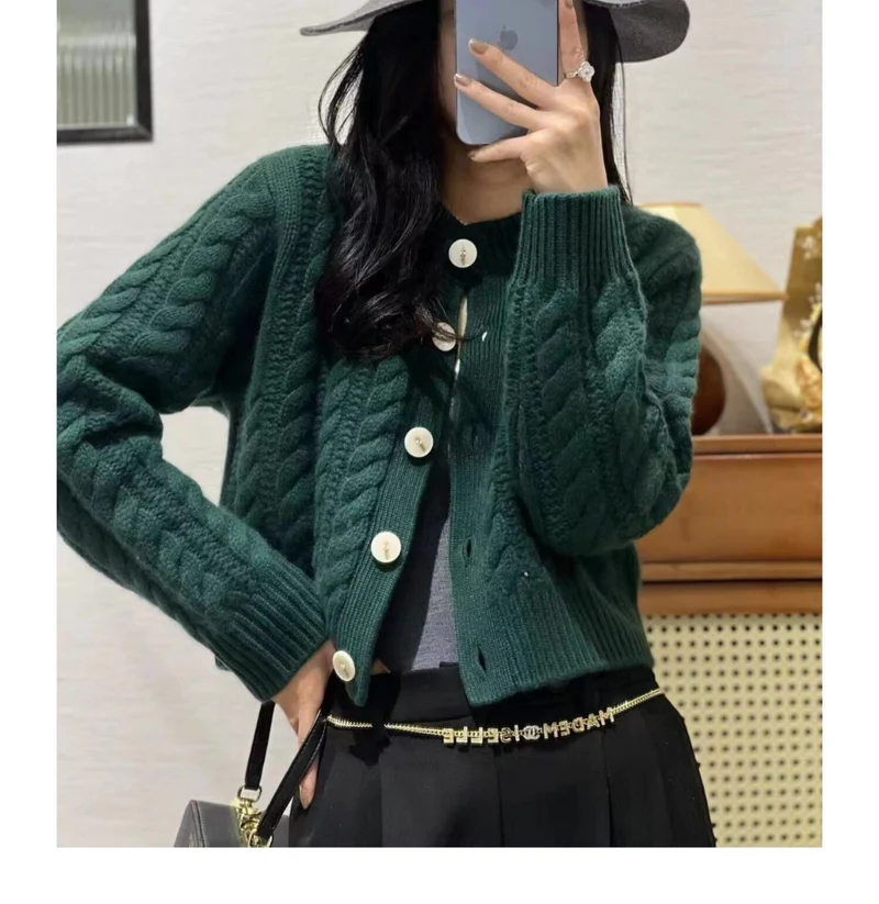 Damen Kurzer Zopfstrick‑Cardigan mit breitem Rippsaum und großen Knöpfen Nord Taschen