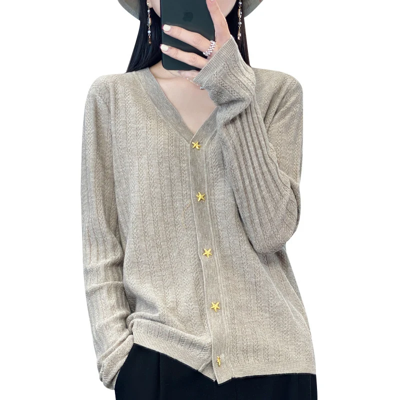 Damen Leichter V‑Ausschnitt-Cardigan mit strukturierter Längsrippe und Sternknöpfen Nord Taschen