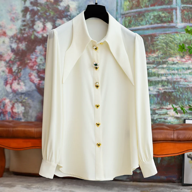 Damen Elegante und raffinierte Bluse mit Schmuckknöpfen Nord Taschen
