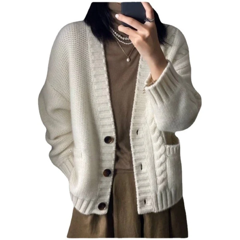Damen Oversized Strickcardigan mit Zopfdetail, Eingrifftaschen und Knopfleiste Nord Taschen