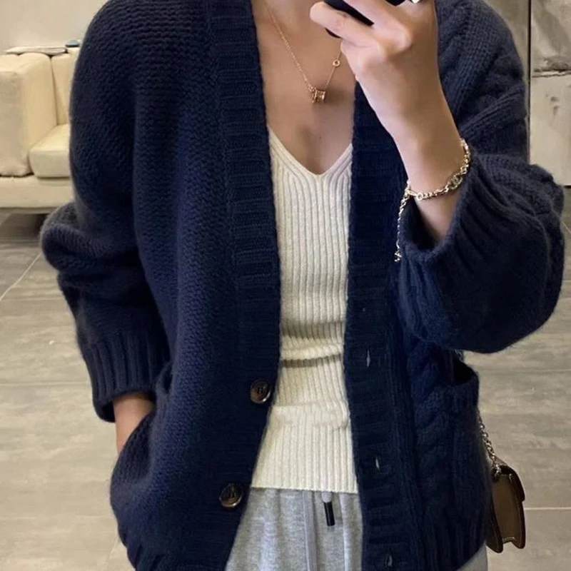 Damen Oversized Strickcardigan mit Zopfdetail, Eingrifftaschen und Knopfleiste Nord Taschen
