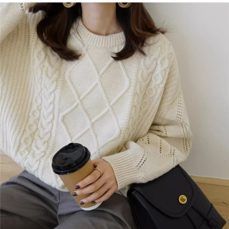 Damen Oversize Zopfmuster-Strickpullover mit Ajour‑Details und geripptem Saum Nord Taschen