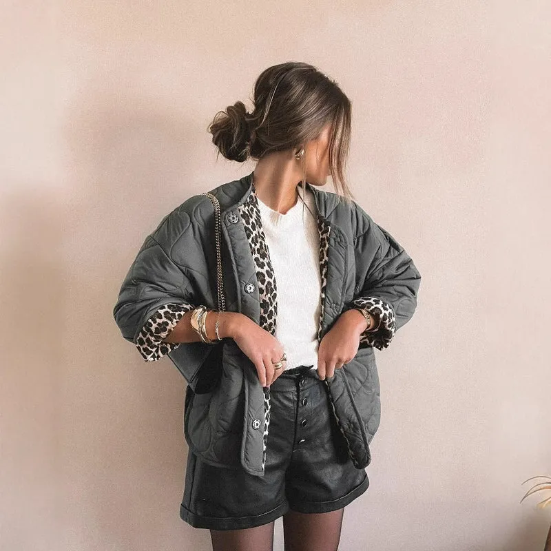 Damen 1700+ gestepptes Cropped‑Blousonjacke im Boxy‑Cut mit Rundhals, Knopfleiste und Pattentaschen Nord Taschen
