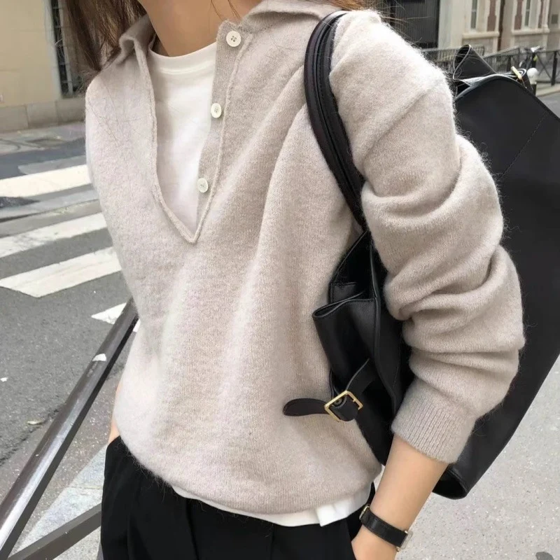 Damen Weicher Kapuzenpullover im Mohair‑Look mit tiefem V‑Ausschnitt und halber Knopfleiste Nord Taschen