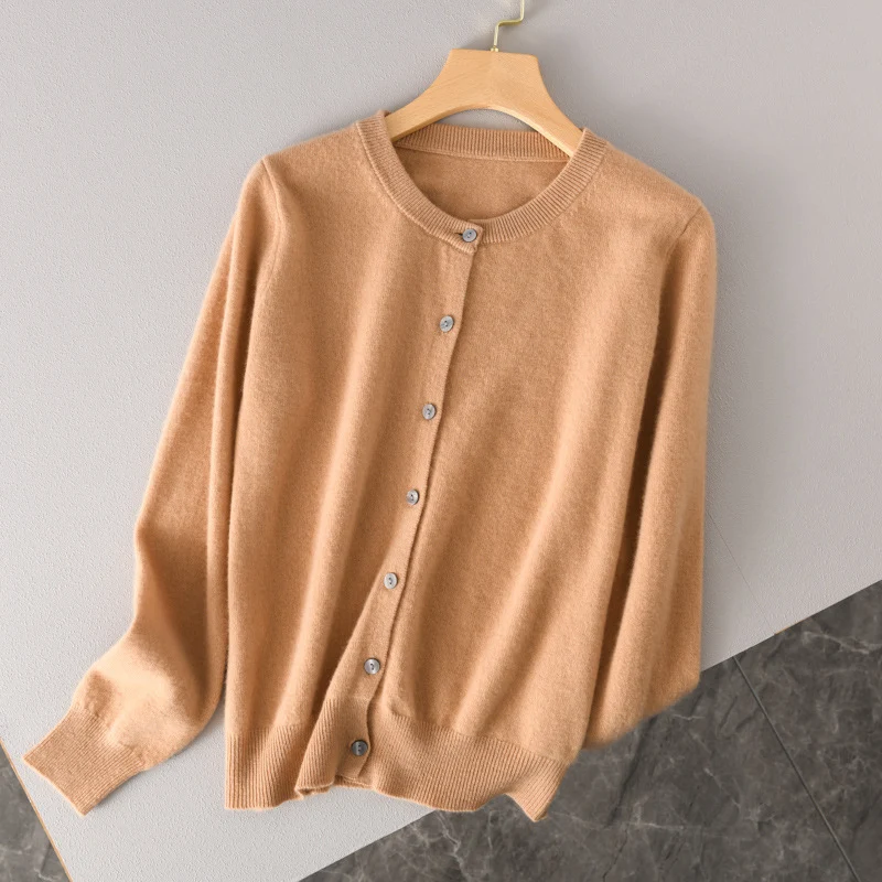 Damen Leichter Rundhals-Knopfcardigan in Kaschmiroptik mit feiner Rippkante und lässiger Silhouette Nord Taschen
