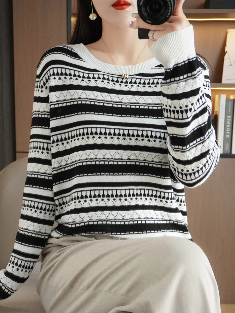 Damen Leichter Rundhals-Feinstrickpullover mit geometrischem Ajourstreifenmuster Nord Taschen