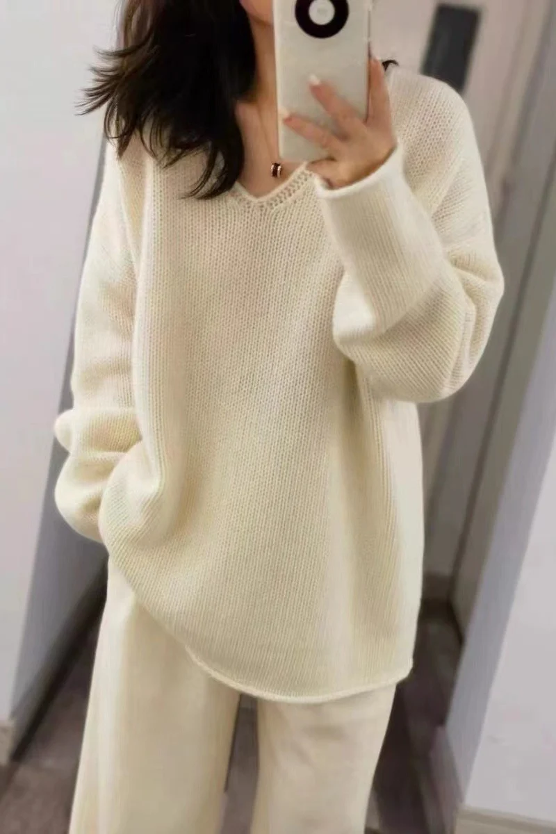 Damen Oversize V‑Ausschnitt Pullover im Mohair‑Look mit überschnittener Schulter und gerundetem Saum Nord Taschen