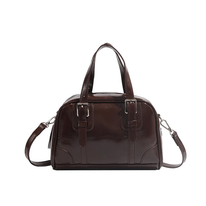 Damen Handtasche mit glänzender Oberflächenstruktur und elegantem Design Nord Taschen