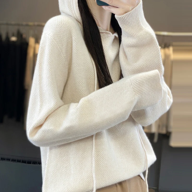 Damen weicher Feinstrick‑Kapuzensweater mit melierter Struktur und gerippten Bündchen Nord Taschen