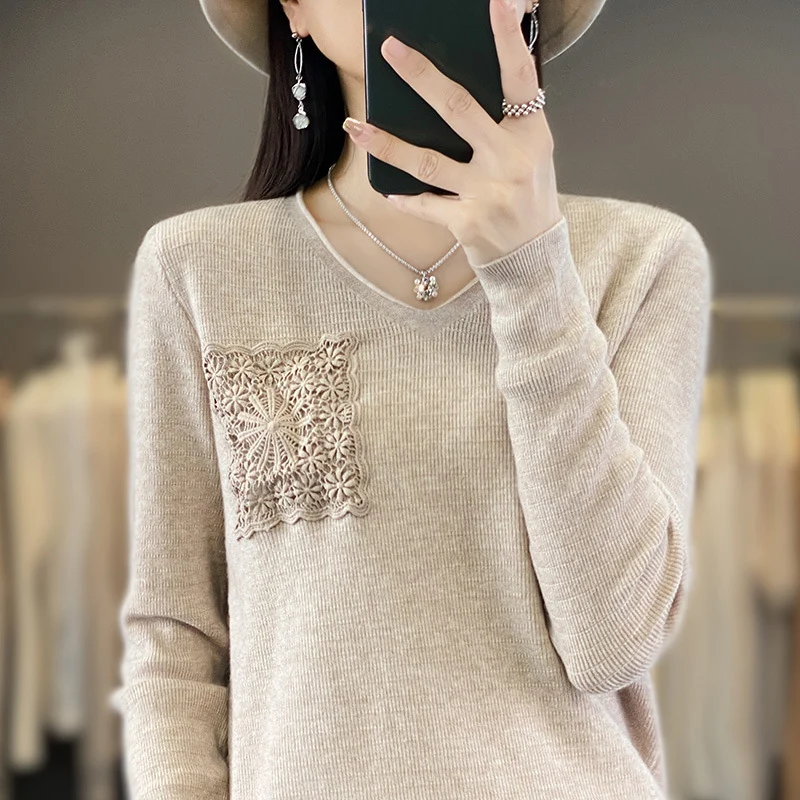 Damen Kaschmir‑Optik V‑Ausschnittpullover mit floraler Häkelapplikation Nord Taschen