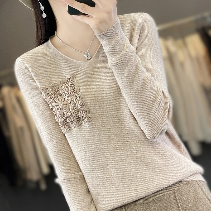 Damen Kaschmir‑Optik V‑Ausschnittpullover mit floraler Häkelapplikation Nord Taschen