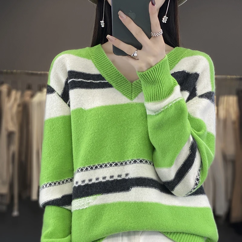Damen Oversize-Strickpullover mit V‑Ausschnitt und grafischem Streifenmix Nord Taschen