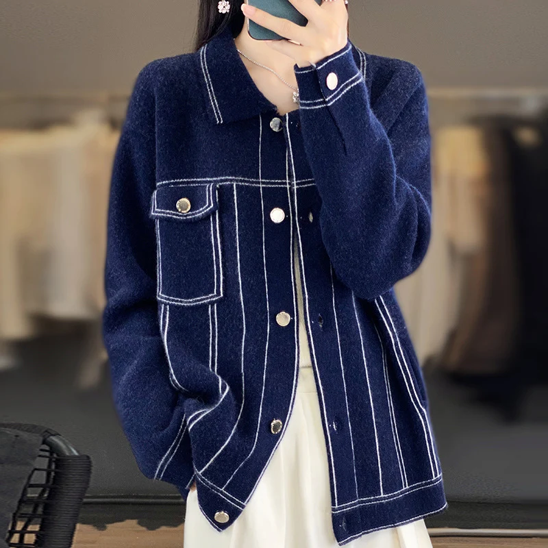 Damen Oversize-Strickjacke im Jeansjacken‑Look mit kontrastierenden Nahtdetails und Brusttasche Nord Taschen
