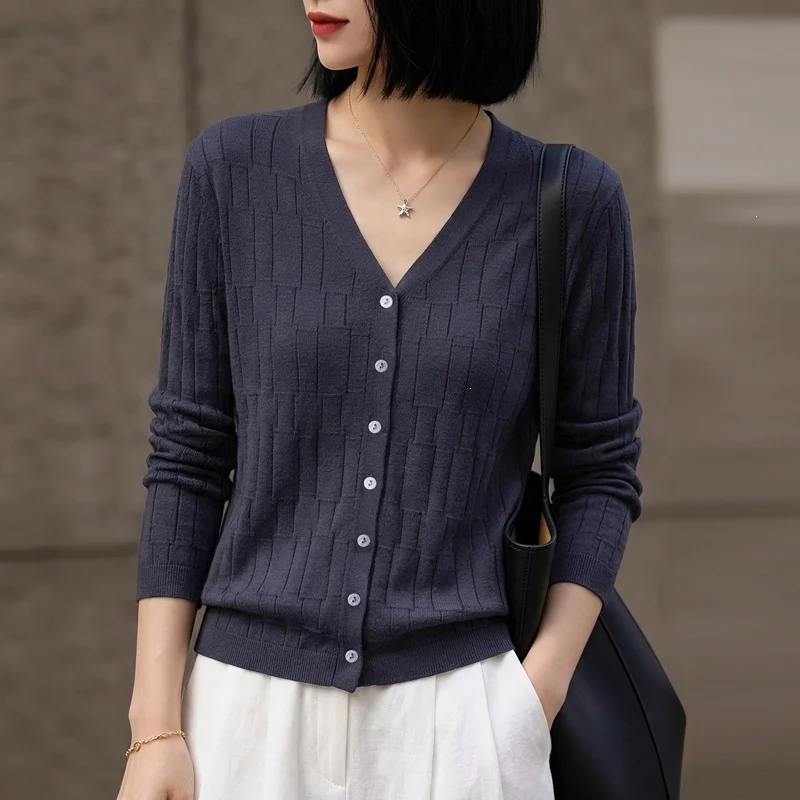 Damen V‑Ausschnitt-Feinstrickcardigan mit strukturierter Blockoptik und durchgehender Knopfleiste Nord Taschen