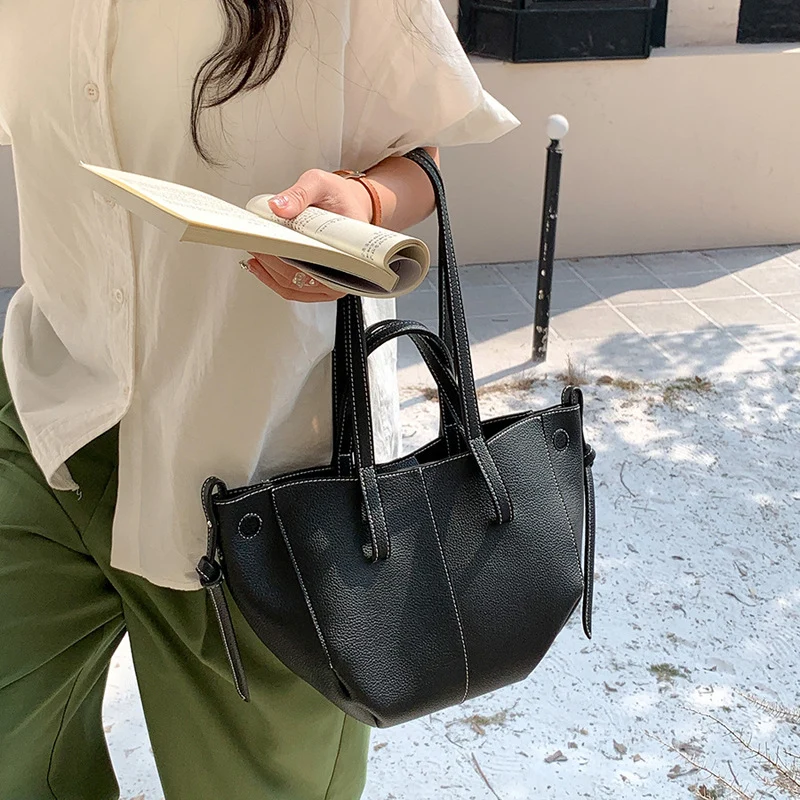 Damen Handtasche mit modernem Schnitt und mehreren Innenfächern Nord Taschen