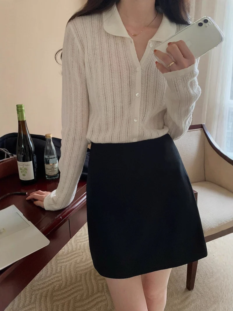 Damen Leichter Ajourstrick-Knopfccardigan mit Hemdkragen und feiner Zopfmusterstruktur Nord Taschen