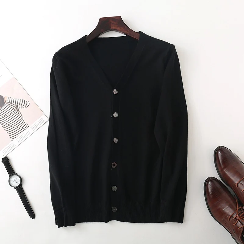 Herren Feiner V‑Ausschnitt-Cardigan aus leichtem Feinstrick mit geripptem Saum Nord Taschen