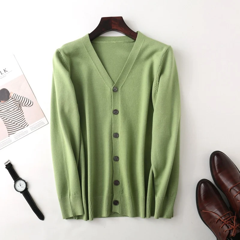 Herren Feiner V‑Ausschnitt-Cardigan aus leichtem Feinstrick mit geripptem Saum Nord Taschen