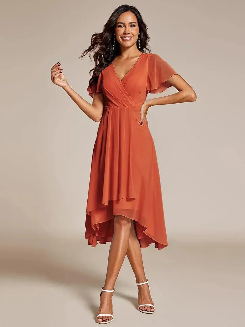 Damen elegantes Midikleid mit fließendem Stoff und asymmetrischen Ärmeln