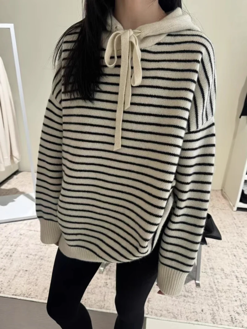 Damen Oversize-Kapuzenpullover aus weichem Feinstrick mit maritimem Streifenmuster Nord Taschen