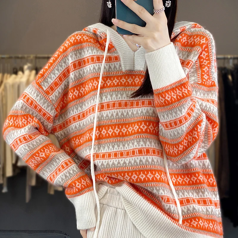 Damen Oversize Jacquard-Strickkapuzenpullover mit V‑Schlitz und gerippten Bündchen Nord Taschen