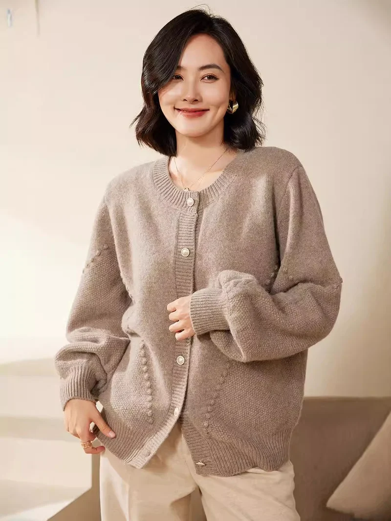 Damen Strickcardigan mit Strukturmuster, Ballonärmeln und Perlmuttknopfleiste Nord Taschen