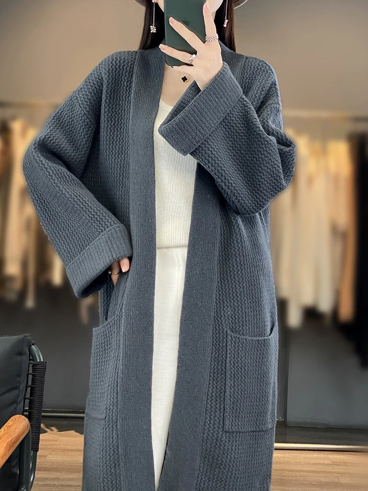 Damen Langer Oversize-Strickcardigan mit Strukturmuster und aufgesetzten Taschen Nord Taschen